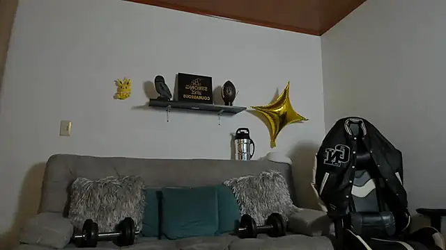 Snapshot of julian_wallace chatting on 10/15/25, 05:07 julian wallace online show from 10/15/25, 05:07