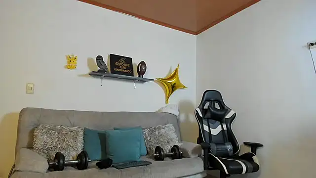 Snapshot of julian_wallace chatting on 10/20/25, 05:35 julian wallace online show from 10/20/25, 05:35