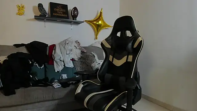 Snapshot of julian_wallace chatting on 10/23/25, 07:12 julian wallace online show from 10/23/25, 07:12