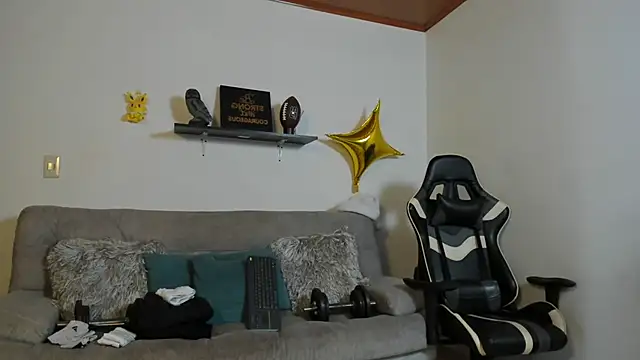 Snapshot of julian_wallace chatting on 10/25/25, 05:08 julian wallace online show from 10/25/25, 05:08