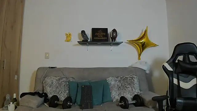 Snapshot of julian_wallace chatting on 10/28/25, 02:42 julian wallace online show from 10/28/25, 02:42