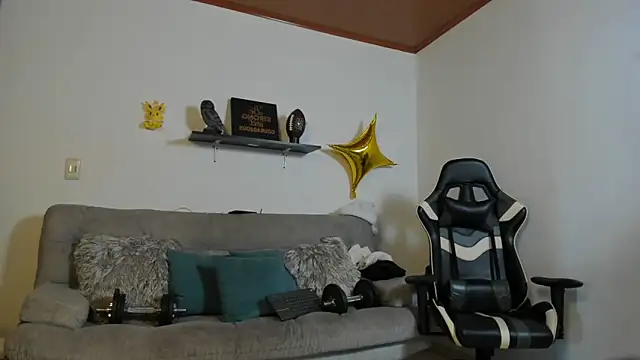 Snapshot of julian_wallace chatting on 10/29/25, 03:47 julian wallace online show from 10/29/25, 03:47