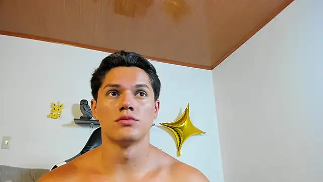 Snapshot of julian_wallace chatting on 11/18/25, 07:18 julian wallace online show from 11/18/25, 07:18