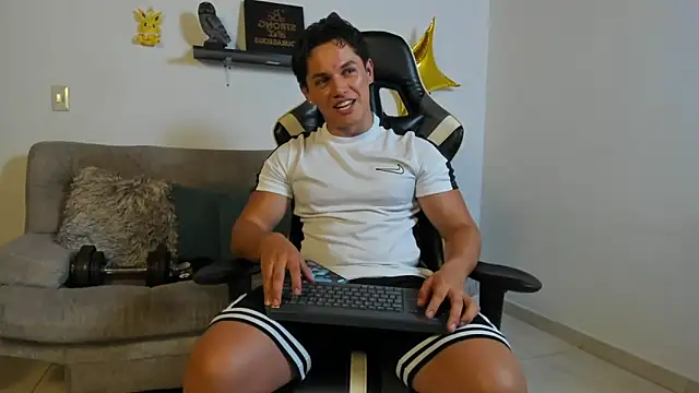 Snapshot of julian_wallace chatting on 11/19/25, 09:48 julian wallace online show from 11/19/25, 09:48