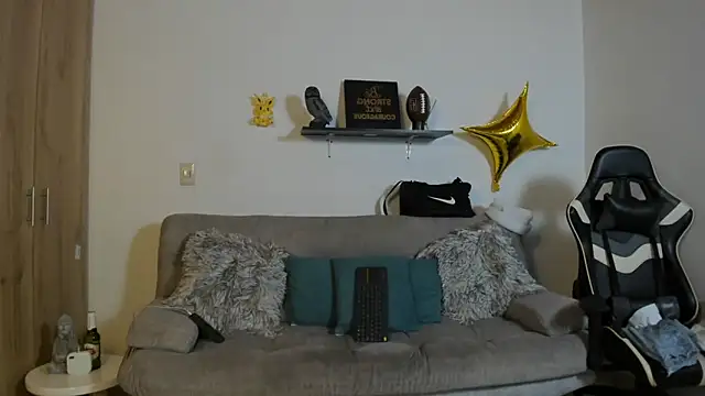 Snapshot of julian_wallace chatting on 11/25/25, 03:01 julian wallace online show from 11/25/25, 03:01