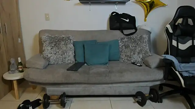 Snapshot of julian_wallace chatting on 12/05/25, 04:58 julian wallace online show from 12/05/25, 04:58