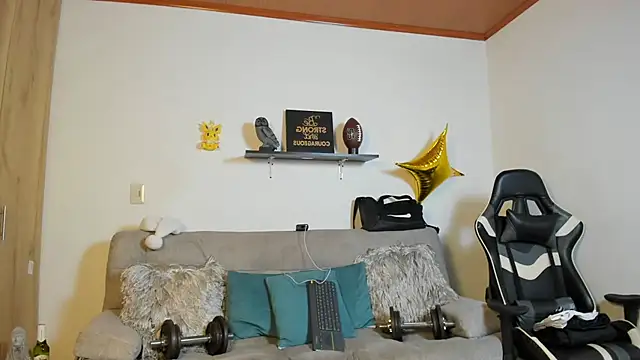 Snapshot of julian_wallace chatting on 12/14/25, 09:19 julian wallace online show from 12/14/25, 09:19