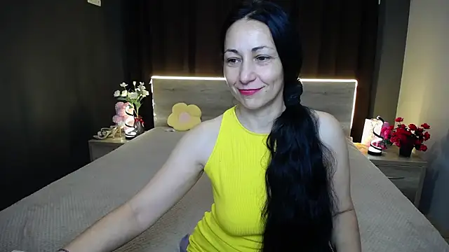 Snapshot of LiluGrants chatting on 11/18/25, 07:07 LiluGrants online show from 11/18/25, 07:07