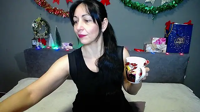 Snapshot of LiluGrants chatting on 12/13/25, 07:53 LiluGrants online show from 12/13/25, 07:53