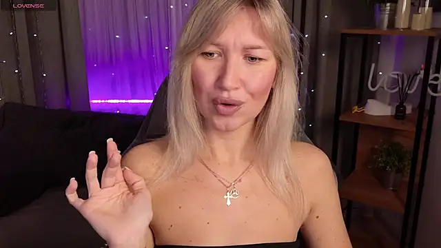 MilaBott online show from 10/13/25, 08:20