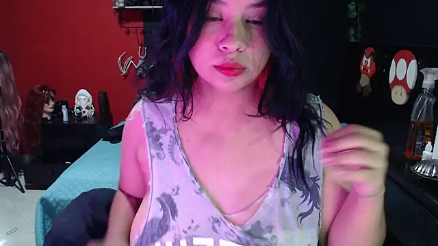Snapshot of MaggaCass chatting on 12/13/24, 04:33 MaggaCass online show from 12/13/24, 04:33