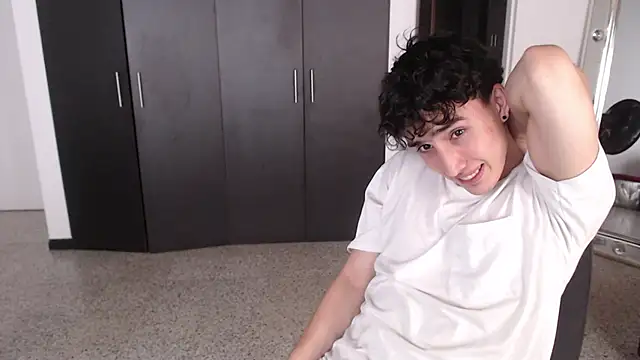 gojo satoru 18 online show from 03/04/25, 05:45