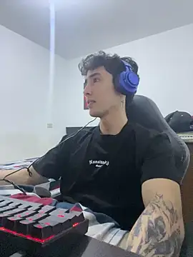 gojo satoru 18 online show from 02/13/26, 02:40