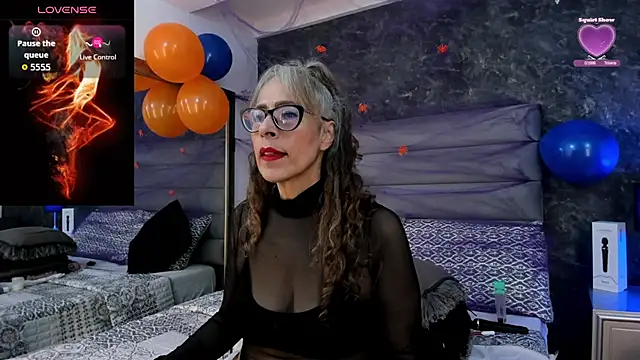 Snapshot of Bella_Evans_ chatting on 10/29/25, 06:53 Bella Evans online show from 10/29/25, 06:53