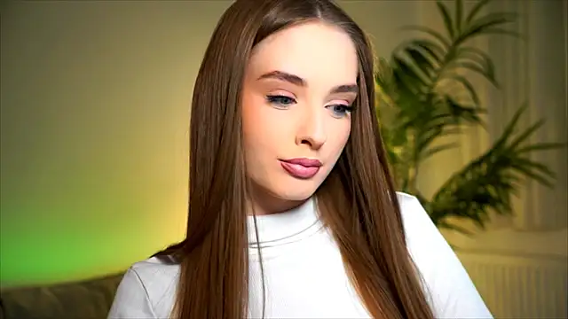 petitegonwiild online show from 10/28/25, 09:28