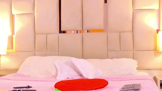 Ariana Lu online show from 10/13/25, 08:25
