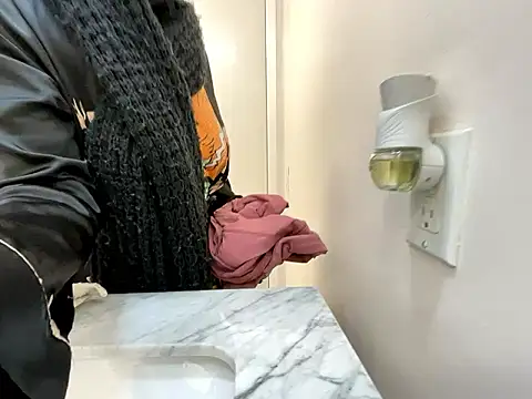 Snapshot of wynterheat chatting on 01/12/25, 05:11 wynterheat online show from 01/12/25, 05:11