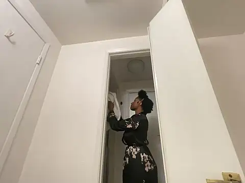 Snapshot of wynterheat chatting on 01/26/25, 02:14 wynterheat online show from 01/26/25, 02:14