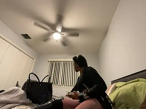 Snapshot of wynterheat chatting on 01/30/25, 05:41 wynterheat online show from 01/30/25, 05:41