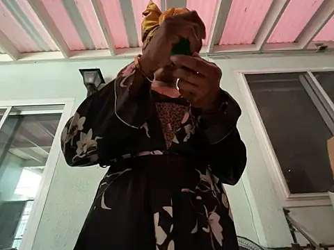 Snapshot of wynterheat chatting on 02/10/25, 07:28 wynterheat online show from 02/10/25, 07:28