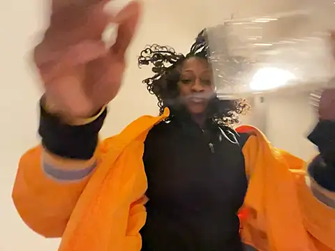 Snapshot of wynterheat chatting on 02/18/25, 12:17 wynterheat online show from 02/18/25, 12:17