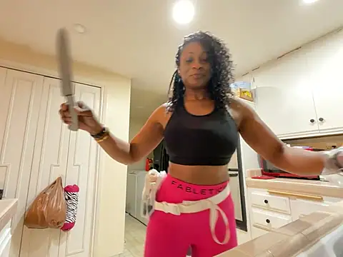 Snapshot of wynterheat chatting on 02/21/25, 03:12 wynterheat online show from 02/21/25, 03:12