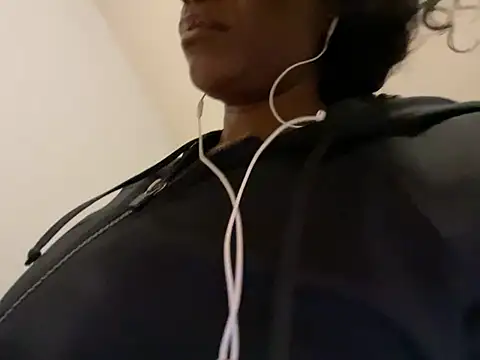 Snapshot of wynterheat chatting on 03/01/25, 03:32 wynterheat online show from 03/01/25, 03:32