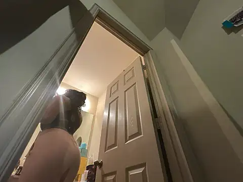 Snapshot of wynterheat chatting on 03/05/25, 05:18 wynterheat online show from 03/05/25, 05:18