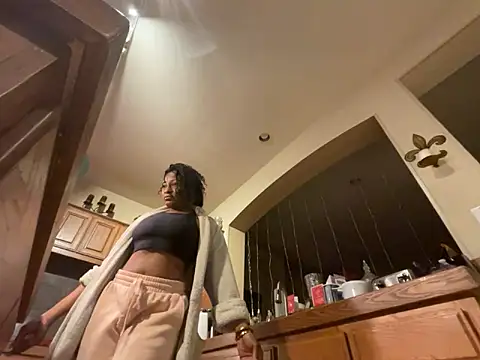 Snapshot of wynterheat chatting on 03/05/25, 08:21 wynterheat online show from 03/05/25, 08:21