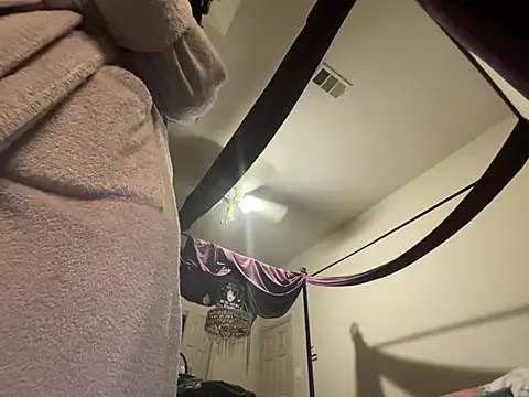 Snapshot of wynterheat chatting on 03/05/25, 11:49 wynterheat online show from 03/05/25, 11:49