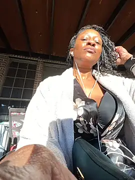 Snapshot of wynterheat chatting on 03/10/25, 11:27 wynterheat online show from 03/10/25, 11:27