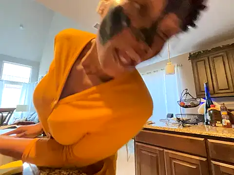 Snapshot of wynterheat chatting on 11/19/25, 10:21 wynterheat online show from 11/19/25, 10:21