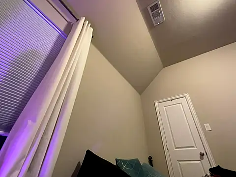 Snapshot of wynterheat chatting on 11/24/25, 08:47 wynterheat online show from 11/24/25, 08:47