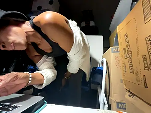 Snapshot of wynterheat chatting on 11/29/25, 11:19 wynterheat online show from 11/29/25, 11:19