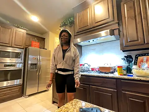 Snapshot of wynterheat chatting on 12/15/25, 03:55 wynterheat online show from 12/15/25, 03:55