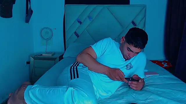 Rich boy01 online show from 02/17/25, 03:25