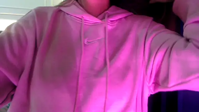 Snapshot of chhui_mui chatting on 11/09/25, 05:11 chhui mui online show from 11/09/25, 05:11