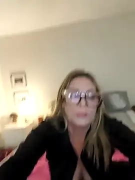 lolavalecuatro online show from 04/22/26, 07:26