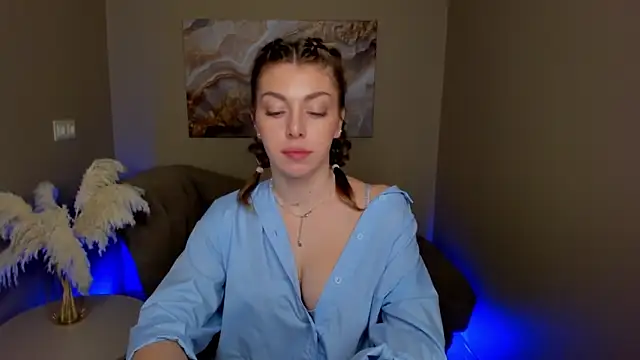 MollyMeltorr online show from 10/10/25, 08:13