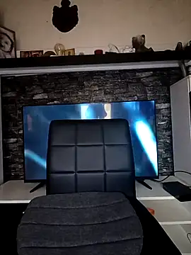 Snapshot of GrofLicno chatting on 12/21/25, 12:12 GrofLicno online show from 12/21/25, 12:12