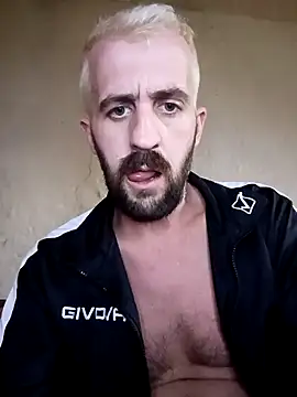 Snapshot of GrofLicno chatting on 02/13/26, 01:07 GrofLicno online show from 02/13/26, 01:07