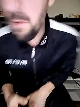 Snapshot of GrofLicno chatting on 02/27/26, 04:40 GrofLicno online show from 02/27/26, 04:40