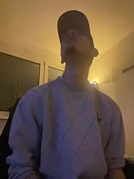 Snapshot of big_cock_is_back chatting on 12/18/24, 05:10 big cock is back online show from 12/18/24, 05:10