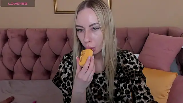 Snapshot of Diana_Garrett chatting on 02/23/25, 01:46 Diana Garrett online show from 02/23/25, 01:46