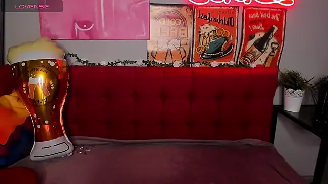 Snapshot of Diana_Garrett chatting on 09/25/25, 01:42 Diana Garrett online show from 09/25/25, 01:42