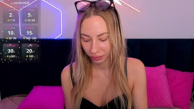 Snapshot of Diana_Garrett chatting on 10/10/25, 01:37 Diana Garrett online show from 10/10/25, 01:37