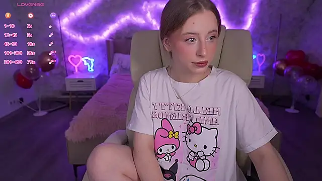 Snapshot of SilverrMoon chatting on 02/18/25, 08:03 SilverrMoon online show from 02/18/25, 08:03