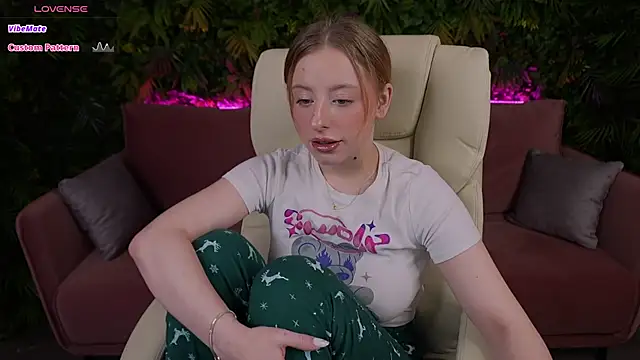 Snapshot of SilverrMoon chatting on 02/23/25, 11:22 SilverrMoon online show from 02/23/25, 11:22