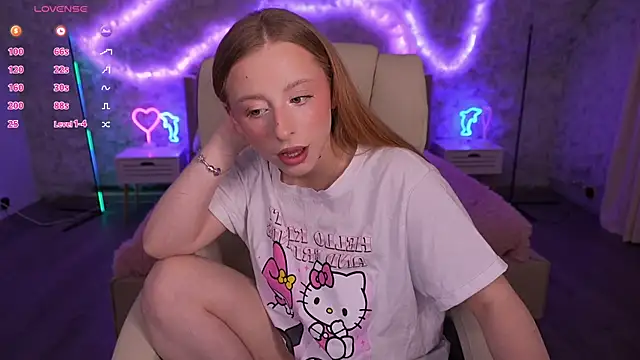 Snapshot of SilverrMoon chatting on 02/24/25, 08:25 SilverrMoon online show from 02/24/25, 08:25