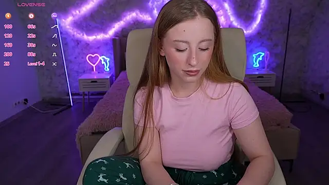 Snapshot of SilverrMoon chatting on 03/04/25, 02:17 SilverrMoon online show from 03/04/25, 02:17